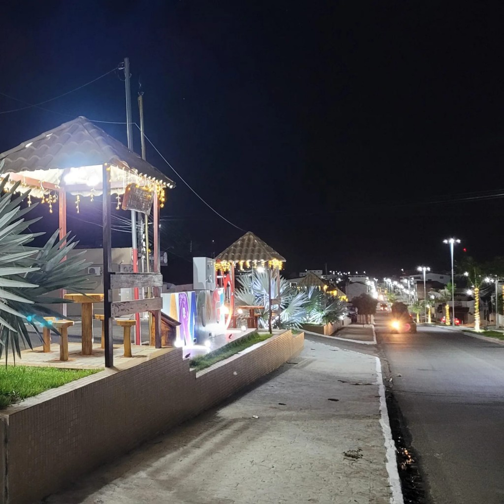Avenidas de Araçagi já recebem luzes de natal