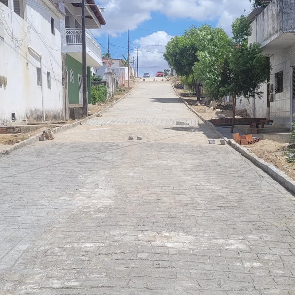 Prefeitura Municipal de Araçagi finalizou a pavimentação de mais uma rua no conjunto Santo Amaro
